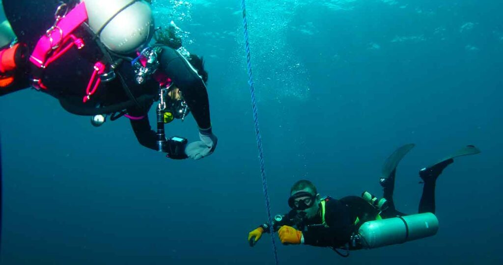 Sidemount buoyancy dynamics Mexican-style aluminium cylinders XDeep Stealth Tec versus Hollis Katana 2