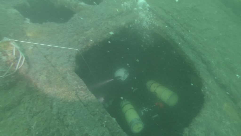 light zone inside a shipwreck
