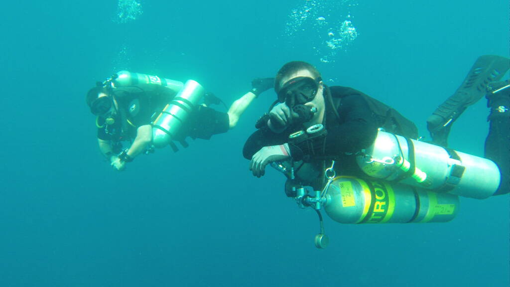 sidemount vs backmount deco stop