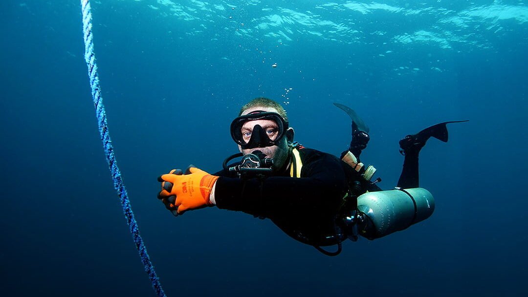 Using the hands when scuba diving must be avoided. Fundamental skills are important for the solo diver.